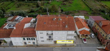 Apartamento T2 - C/ arrumo