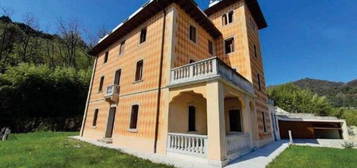 Villa all'asta in via San Gottardo, 45