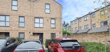 4 bed town house for sale