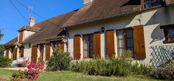 Charmante maison de caractère de 2 chambres avec maison d'amis et piscine