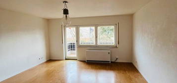 Schöne renovierte 3 Zimmer Wohnung mit Garage und Garten.