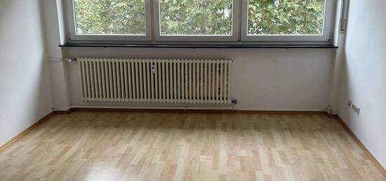 Schöne und gepflegte 3-Raum-Wohnung mit Balkon und EBK in Kaiserslautern