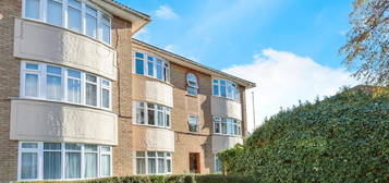 Flat for sale in Springfield Drive, Ilford, Essex IG2