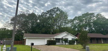 5257 Sycamore Dr, Jackson, MS 39212