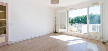 Appartement Lumineux avec 2 Balcons et Garage