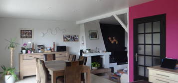 Maison  St Crespin . 6 P . 4 Ch . Bureau . 95 M² . T 1289 M² . Garage double, lingerie, salle de jeux, bureau