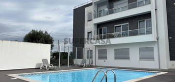 Apartamento T2 / Piscina / Equipado / Garagem / Nazaré