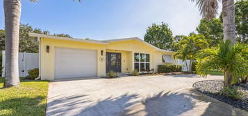 52 Azalea Cir, Tequesta, FL 33469