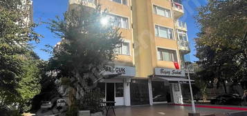 KOZYATAĞI İNÖNÜ CADDESİ YENİLENMİŞ KİRALIK 3+1 DAİRE REMAX JOKER