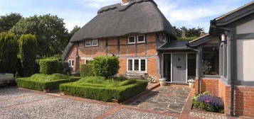 4 bed detached house to rent