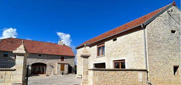 Maison en pierre avec piscine