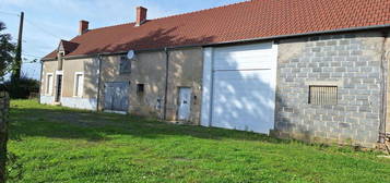 Longère avec beau terrain de 1hectare pleine nature