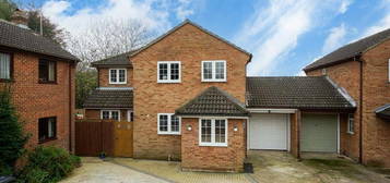 4 bedroom link detached house for sale