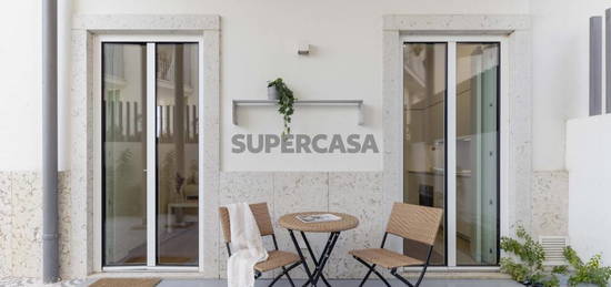 Apartamento T2 com Jardim Privado na Graça, Lisboa