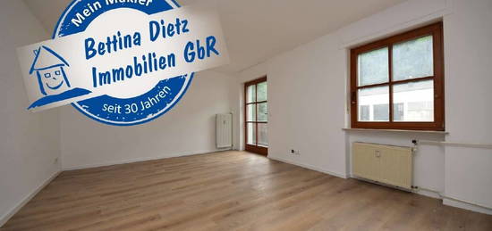 DIETZ: Neu-renovierte 1-Zimmer-Wohnung mit Balkon, Einbauküche, optionale Garage in Heigenbrücken!