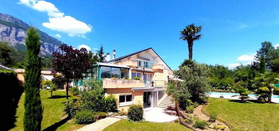 Villa 12 pièces 300 m²