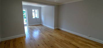 Terraced house to rent in Ridgeview Close, Barnet, Hertfordshire EN5