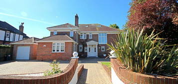 6 bedroom detached house