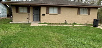 1741 Dunaway St, Houston, TX 77015