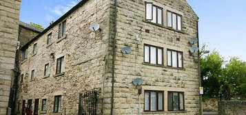 Flat to rent in Central Street, Ramsbottom, Bury BL0