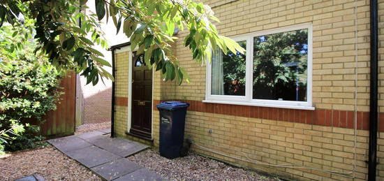 Flat to rent in Victoria Road, Cambridge CB4