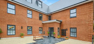 Flat for sale in Shootersway, Berkhamsted HP4