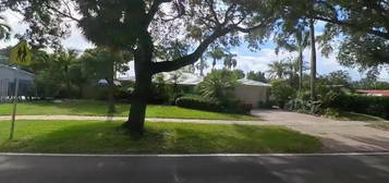 4721 NE 22nd Ave, Lighthouse Point, FL 33064