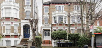 Flat to rent in Worple Road, London SW20