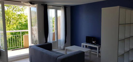 Studio meublé  à louer, 1 pièce, 44 m², Étage 3/–