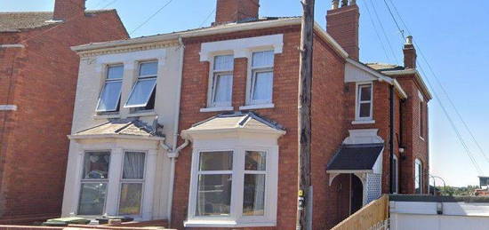 3 bed semi-detached house to rent