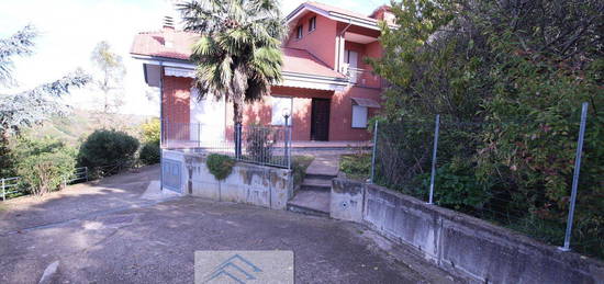 Casa indipendente in vendita in via Montà s.n.c