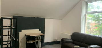 Flat to rent in Ash Tree Road, Manchester M8