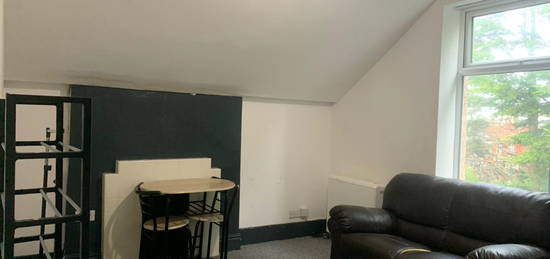 Flat to rent in Ash Tree Road, Manchester M8