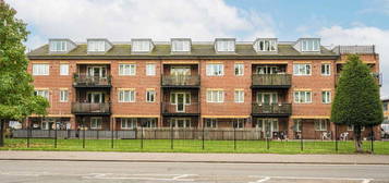 Flat for sale in St. Giles Close, Heston, Hounslow TW5