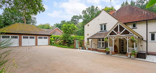 6 bed detached house for sale