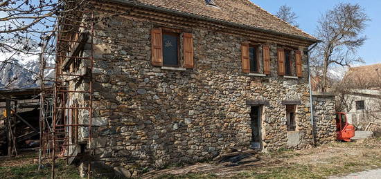 Corps de ferme à rénover dans le Champsaur