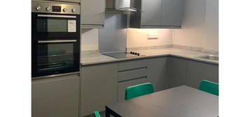 4 bed flat to rent