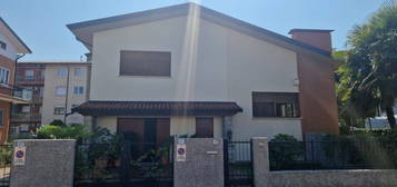 Villa in vendita in via Domenico Someda