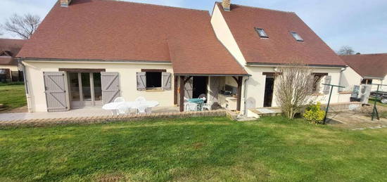 Donnemarie-Dontilly, grandes maison de 234 m² plus garage sur terrain clos de plus de 1500 m²