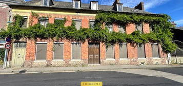 Maison de Maître de 1840, comprenant six chambres sur 250 m² au cœur d’un village