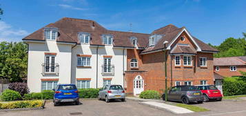 Flat for sale in Maddox Drive, Crawley RH10