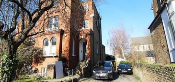 Flat to rent in Sheen Road, Richmond TW9