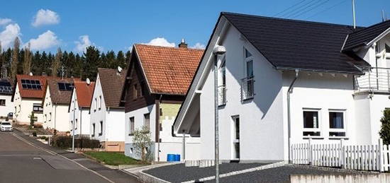 2-Familienhaus mit 2 Garagen - provisionsfrei