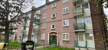 Flat to rent in Scotland Green, London N17