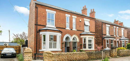 4 bedroom semi-detached house for sale