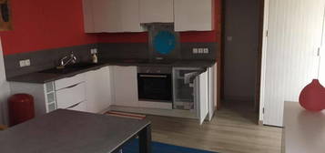 Appartement 2 pièces centre-ville de BERNAY, cuisine équipée et parking privé