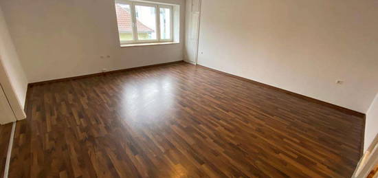 KL - Nähe Mall, geräumige 4 ZKB Wohnung, 2 Bäder, Einbauküche, Balkon