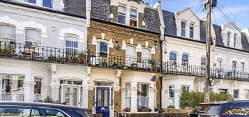 Flat for sale in Chesilton Road, London SW6