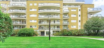 Flat for sale in Smugglers Way, London SW18