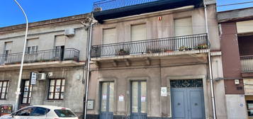 Casa indipendente in vendita in via Siculo Orientale, 106